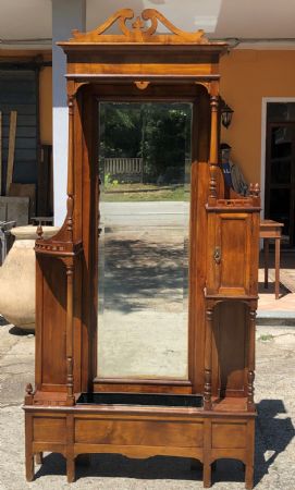 Charming entrance hall furniture