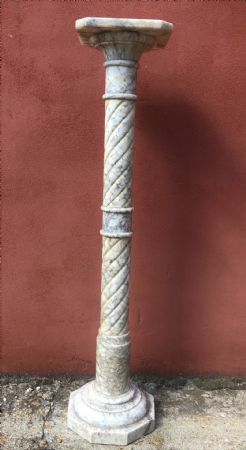 Colonne en marbre blanc de Carrare