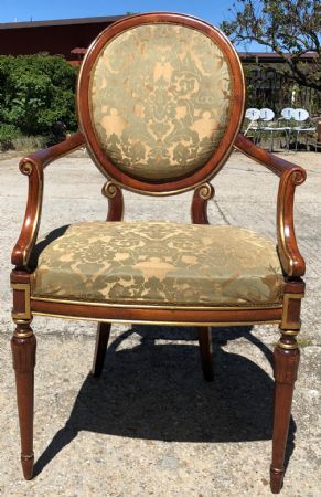 fauteuil laqué et doré
    