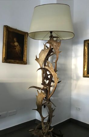 Grande lampe avec des bois d'élan