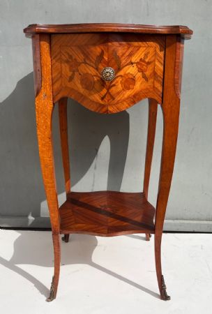 tavolino intarsiato