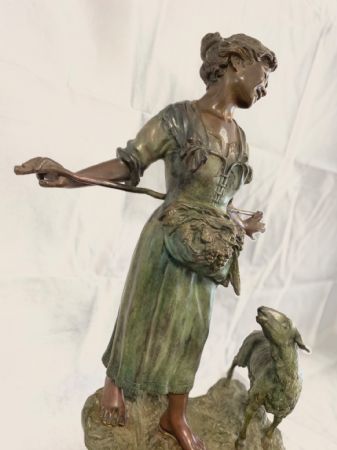 Большая оригинальная бронзовая скульптура, подписанная Винченцо Чинкве (1852-1929).
    