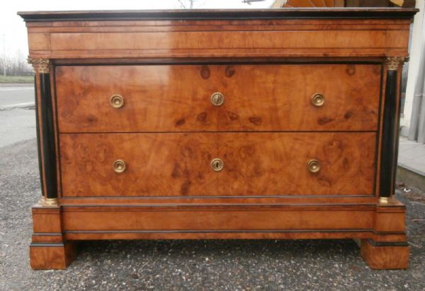 dresser with eight columns