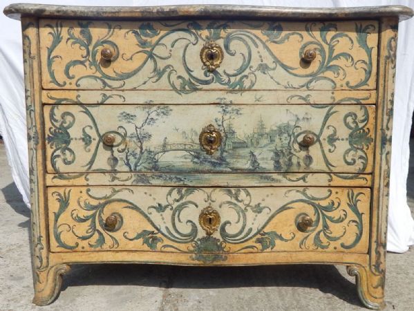 Cômoda laqueada (coleção Accorsi) de 1700