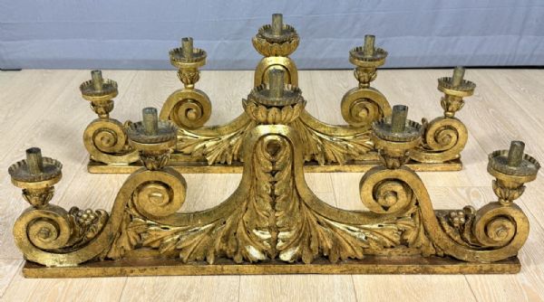 🥇Rara Coppia di candelabri a cinque bracci in legno intagliato e dorato, Epoca pieno '700 🥇