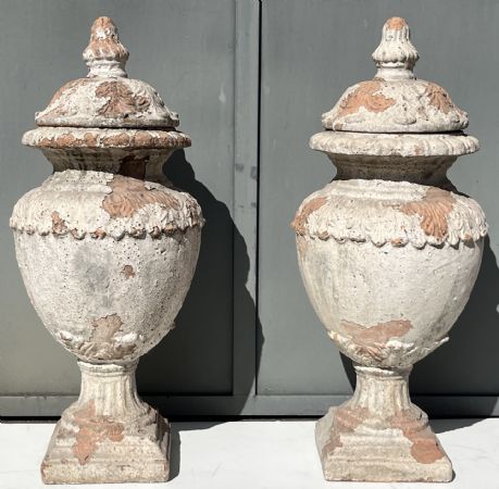 coppia di vasi in terraccotta, con coperchio