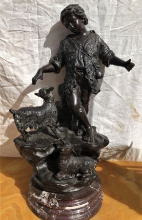 escultura em bronze, assinada e datada
    