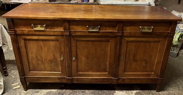 credenza a tre porte