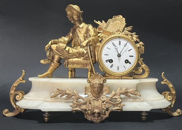 orologio da tavolo in metallo dorato, su base in alabastro