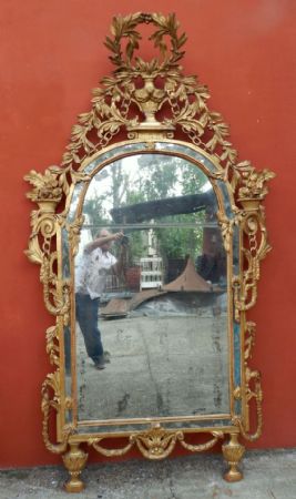 Miroir en bois sculpté et doré 1700 Piedmont
    