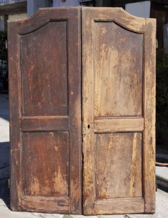 Puerta de dos hojas, en nogal