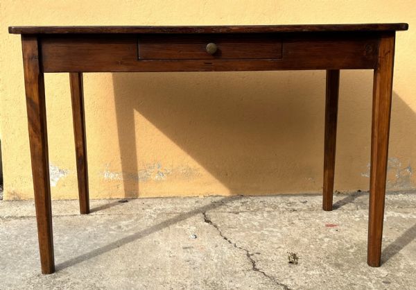 escritorio de patas altas