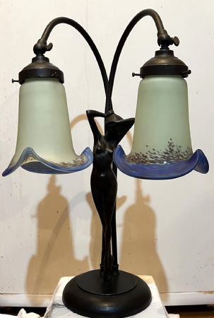 Lámpara de mesa de bronce