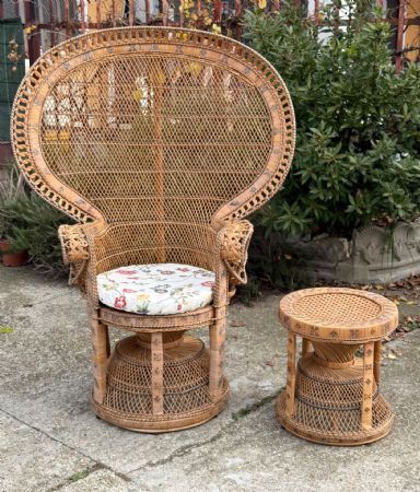 🥇Poltrona Emmanuelle com Mesa Lateral/Banqueta em Vime Original Anos 70🥇