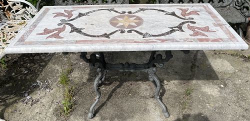 tavolo intarsiato in marmo, con base in ghisa