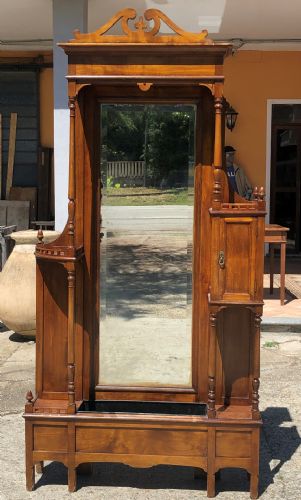 Charming entrance hall furniture