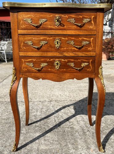 Small inlaid chest of drawers