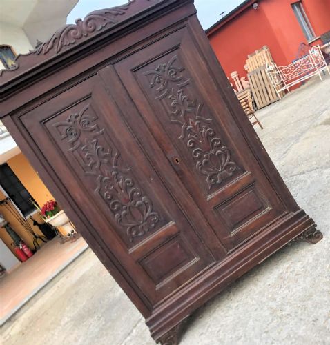 Armoire Carlo X en noyer
    