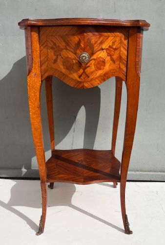 tavolino intarsiato