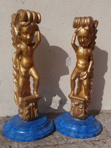 Par de esculturas douradas