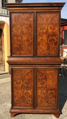 credenza a doppio corpo