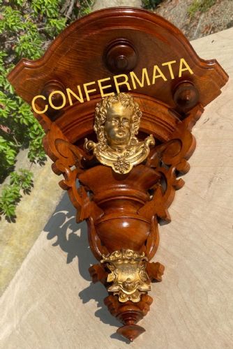 Corner shelf in walnut with gilded bronzes
    