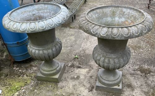 coppia di vasi in ghisa (cm.71H)