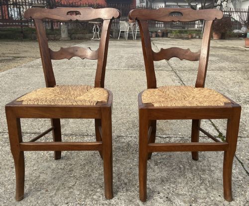 Par de sillas de nogal