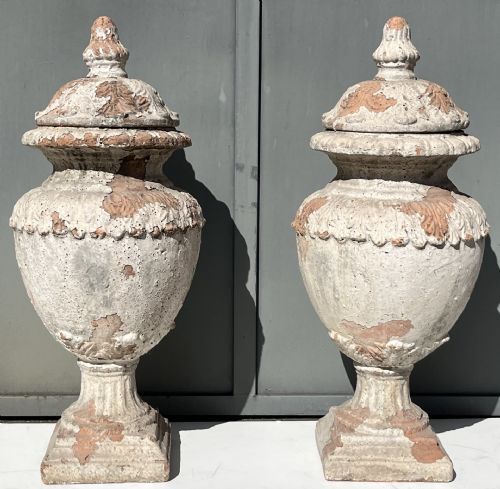 coppia di vasi in terraccotta, con coperchio