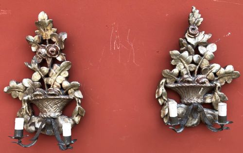 pair of polychrome appliques
    