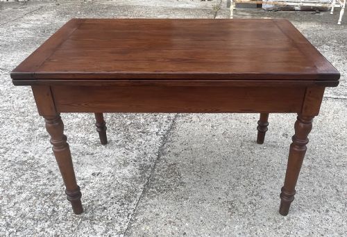 Drop-leaf table