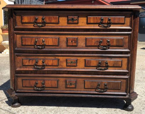 Chest of drawers with panels from the 17th-18th century Piedmont