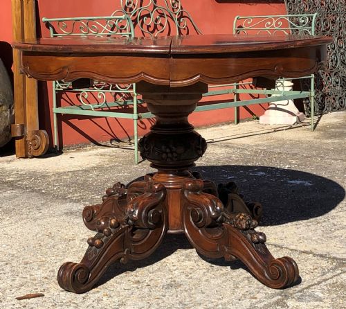 Antique oval walnut dining table, 1830/40, extendable