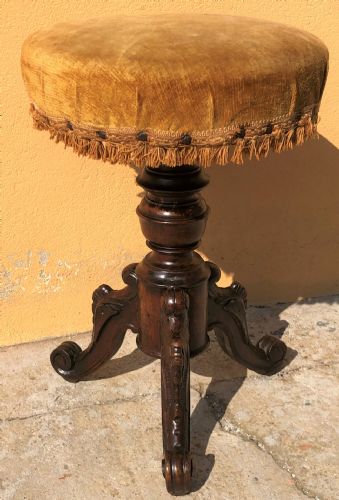 Stool with adjustable height