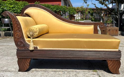 sofa / dormeuse, in walnut
    