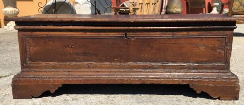 chest in walnut
    