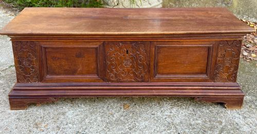 🥇Beautiful Antique Italian Walnut Chest from the 1600s🥇