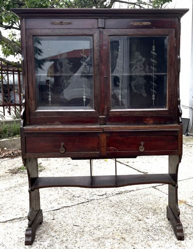 Sideboard with pull-out top