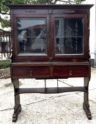 credenza con piano estraibile