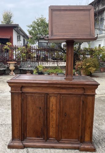 Mueble de dos puertas con atril giratorio grande (badalone)
