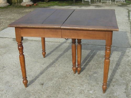Mesa cuadrada extensible