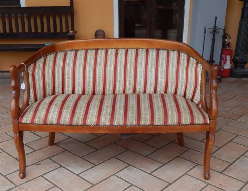 Sofa mit Schwänen