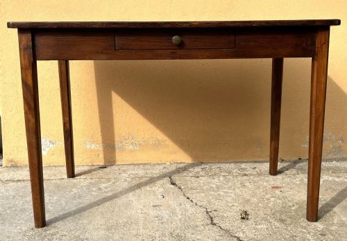 escritorio de patas altas