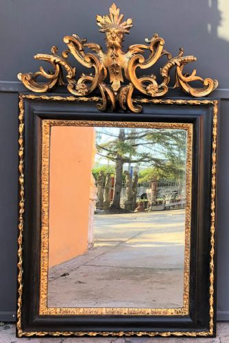 Lacquered mirror with dragon head