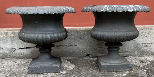 coppia di vasi in ghisa 