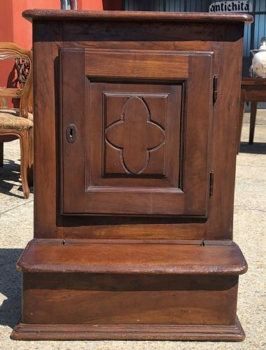 walnut kneeler
    