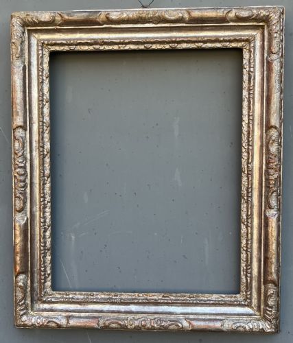 cornice in legno scolpito e argentato