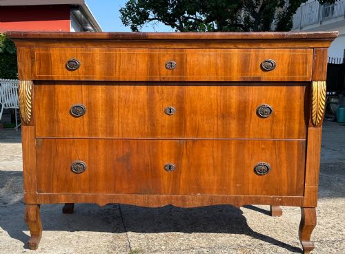 Venetian chest of drawers