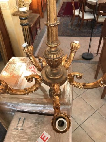 Lustre en bois doré