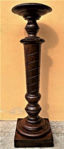 grande colonna in noce